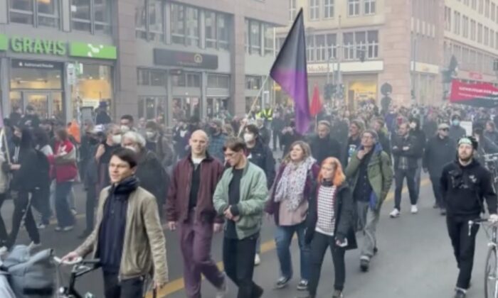 Almanya’da pahalılık protesto edildi!.