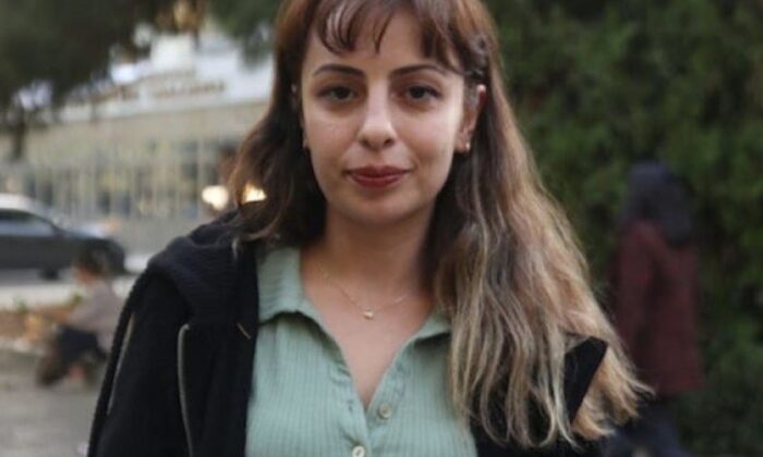 İzmir’de TSK’nın kimyasal silah kullandığını söyleyen avukat Aryen Turan gözaltına alındı!.