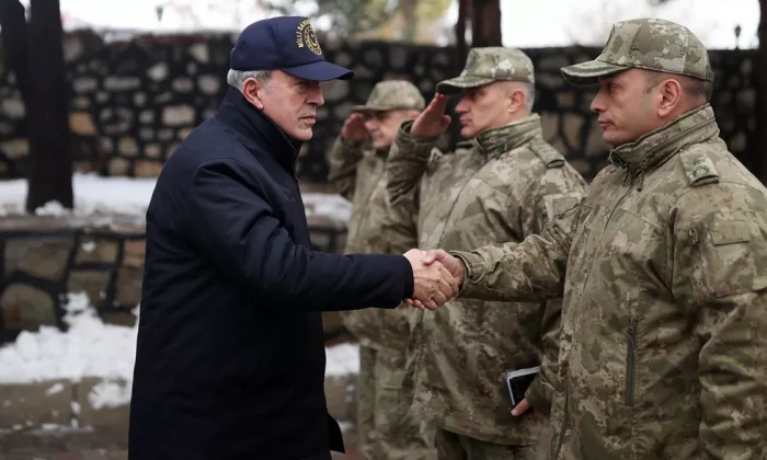 Hulusi Akar ve kuvvet komutanları Irak sınırında..