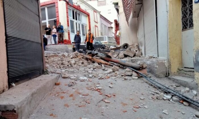 İzmir’deki depremde kalp krizi geçiren vatandaş kurtarılamadı!.