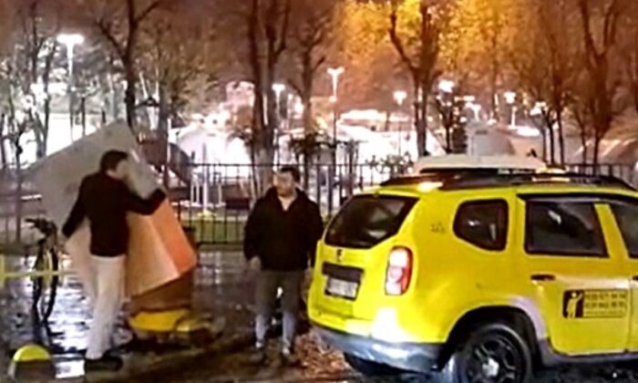 Düzce’de depremzedelere dağıtılan yardımlar taksiyle kaçırıldı!.