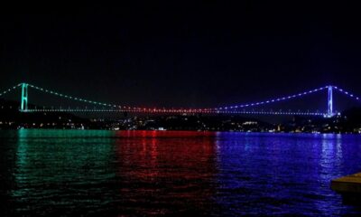 Fatih Sultan Mehmet ve Yavuz Sultan Selim Köprüsü, kırmızı, mavi ve yeşil renklerle aydınlatıldı!.