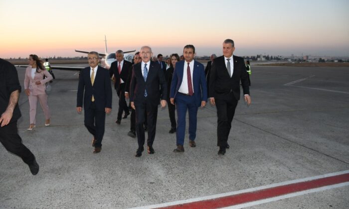 “Bizi özel uçaklarda göremezsiniz” diyen Kılıçdaroğlu, Adana’ya özel jetle gitti!.