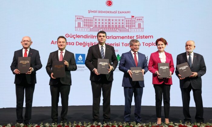 Altı masadan 156 sayfalık anayasa taslağı..