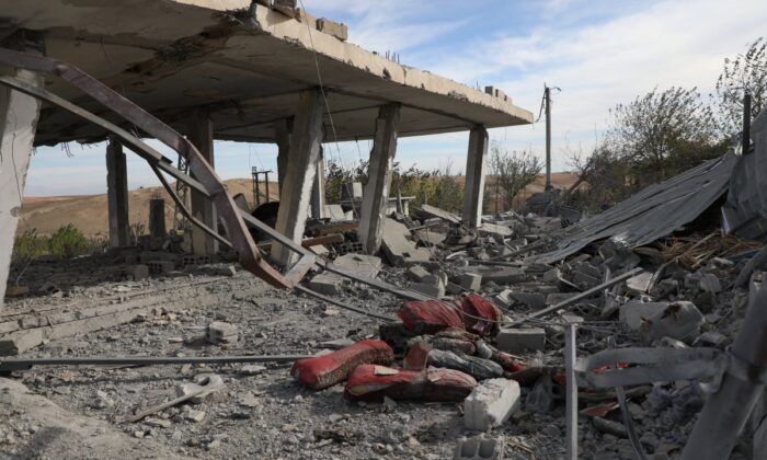 Pençe Kılıç Harekatından görüntüler.. Teröristlerin petrol üssü havaya uçuruldu!.