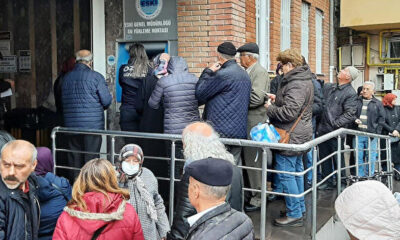 Eskişehir’de su zammı kuyruğu.. Vatandaşlar yükleme noktalarına akın etti!.