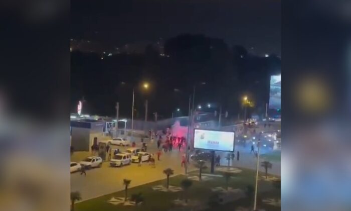 Tribünlerde başlayan kavga sokağa taştı! Göztepeli ve Altaylı taraftarlar birbirine girdi!.