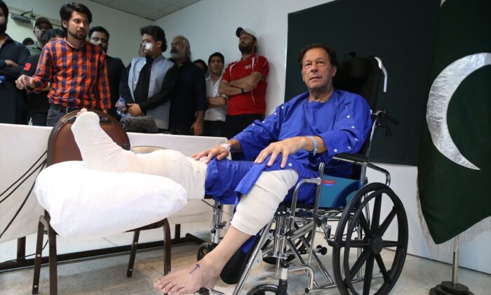 Silahlı saldırıda yaralanan İmran Han, halkı sokağa davet etti!.