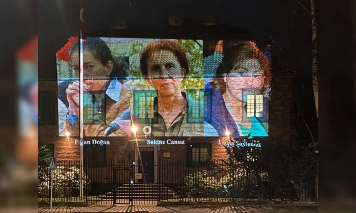 İsveç’te skandal! Türkiye’nin Stockholm Büyükelçiliği’ne teröristlerin fotoğraflarını yansıttılar!.