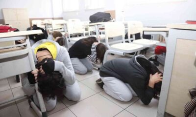 Ülke genelinde çök-kapan-tutun tatbikatı..