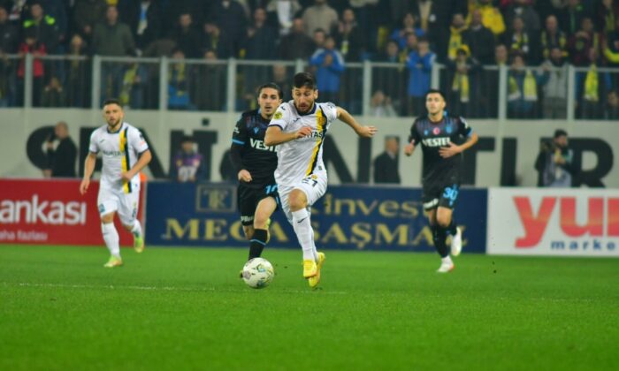 Trabzonspor, Ankaragücü ile 1-1 berabere kaldı!.