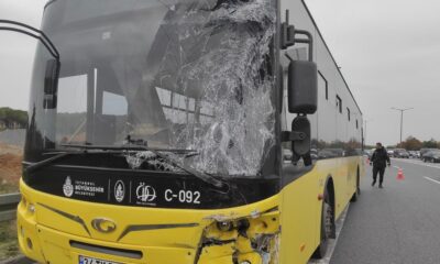 Ümraniye’de İETT otobüsü ile servis minibüsü çarpıştı! 7 yaralı..