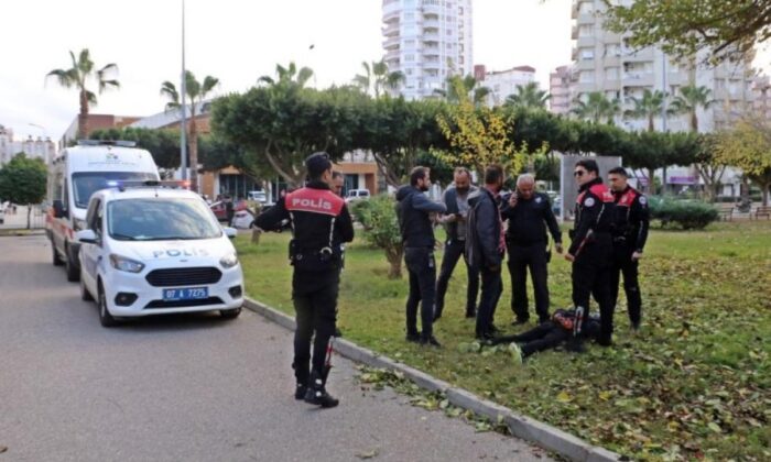 Antalya’da evlat dehşeti! Annesini boğazından bıçaklayarak öldürdü!.
