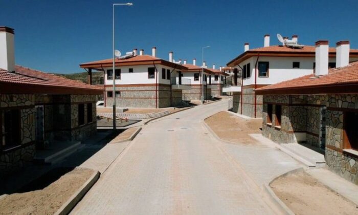 Antalya’daki yangının yaraları sarılıyor, 297 konutun kuraları çekildi!.