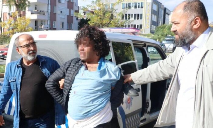 Antalya’da polise saldıran moto kuryeye vatandaşlardan meydan dayağı..