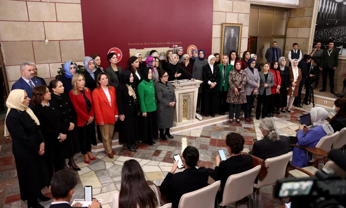 Başörtüsü Anayasa teklifi Meclise sunuldu!.