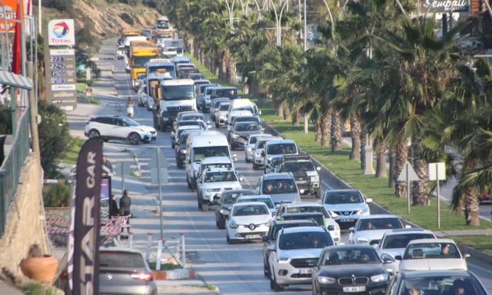 Bodrum’da yılbaşı hareketliliği! 24 saatte 15 bin araç kente giriş yaptı!.