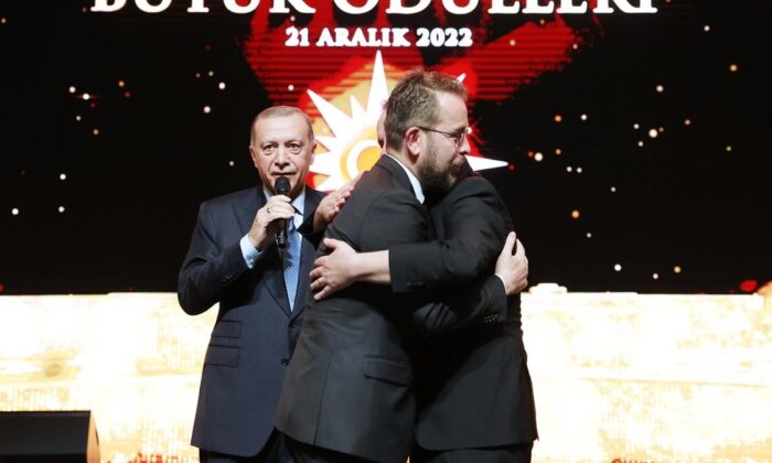 Cumhurbaşkanı Erdoğan, Akkor kardeşleri barıştırdı!.