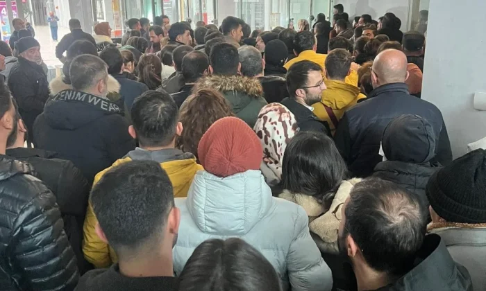 Iğdır’daki Dilucu Sınır Kapısı’nda IMEI izdihamı..