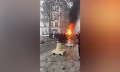 Fransa’da PKK yandaşları, araçları ateşe verdi!.