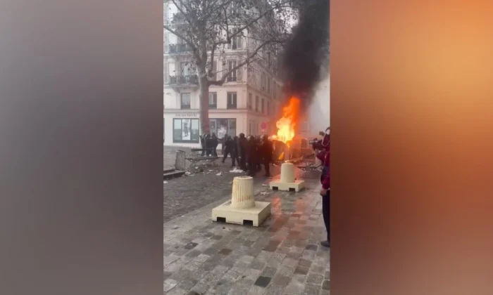Fransa’da PKK yandaşları, araçları ateşe verdi!.