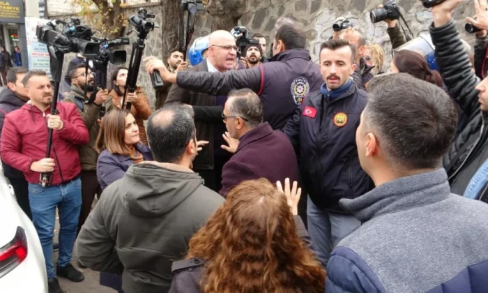 Diyarbakır’da illegal yürüyüş! HDP’li vekiller polise hakaret etti!.