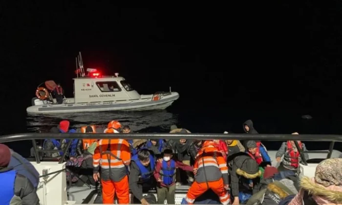 İzmir açıklarında 49 göçmen kurtarıldı!.