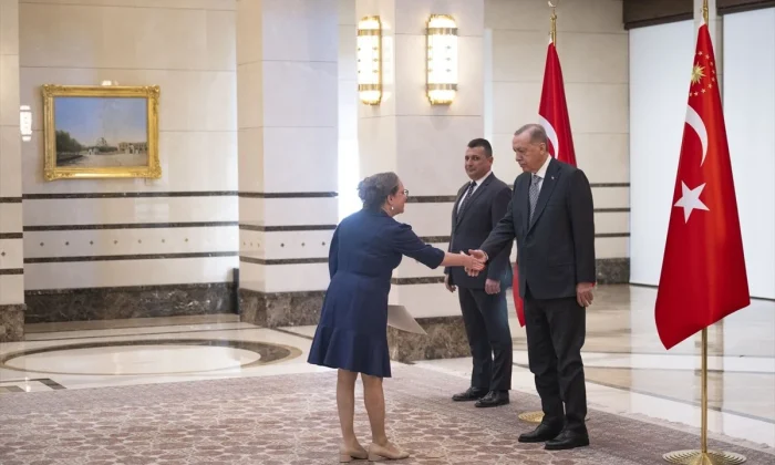 Terörist İsrailli elçi Lillian, Cumhurbaşkanı Erdoğan’a güven mektubu sundu!.