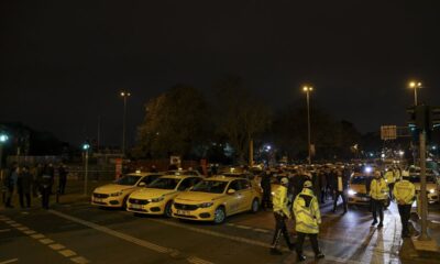 İstanbul’da taksi şoförlerinden protesto eylemi..