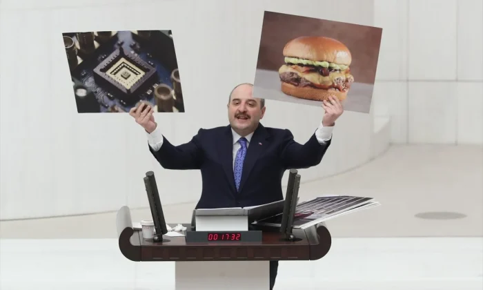 Mustafa Varank: “CHP’nin teknoloji gündemi, hamburger teknolojisi..”