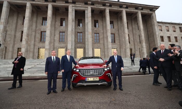 Mustafa Varank Meclis’e Togg ile geldi!.