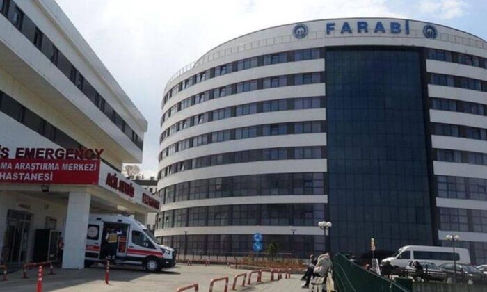 Başörtülü doktorun ameliyata alınmadığı gerekçesiyle profesör açığa alındı!.