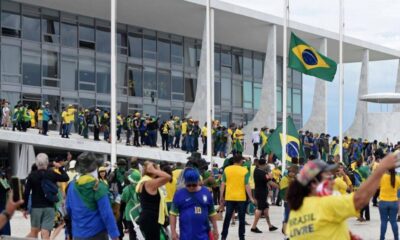 Brezilya’da Bolsonaro destekçileri Kongre Binasını bastı!.