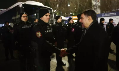 Ankara Valisi Şahin, yılbaşı tedbirleri kapsamında Kızılay’da görevli polisleri ziyaret etti!.