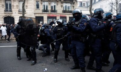 Fransa’da emeklilik yaşı protestolarında polisten orantısız güç kullanımı..
