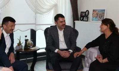 Murat Kurum İzmir Bayraklı’da depremzede Hatice Baltrak’ı evinde ziyaret etti!.