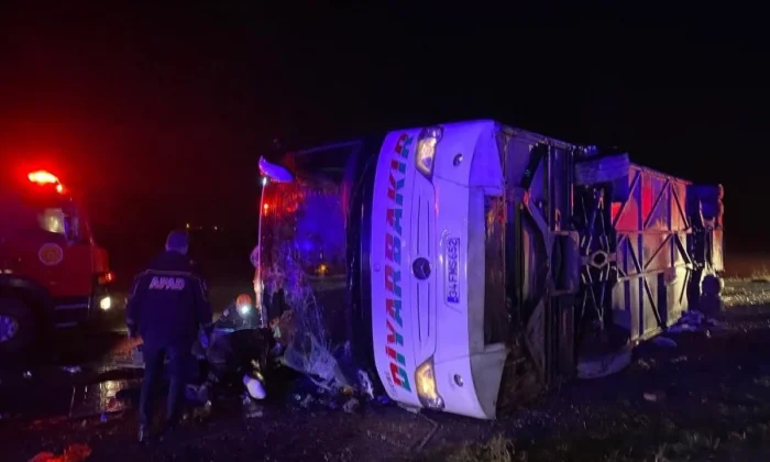 Diyarbakır’da yolcu otobüsü devrildi! 5 ölü, 23 yaralı..