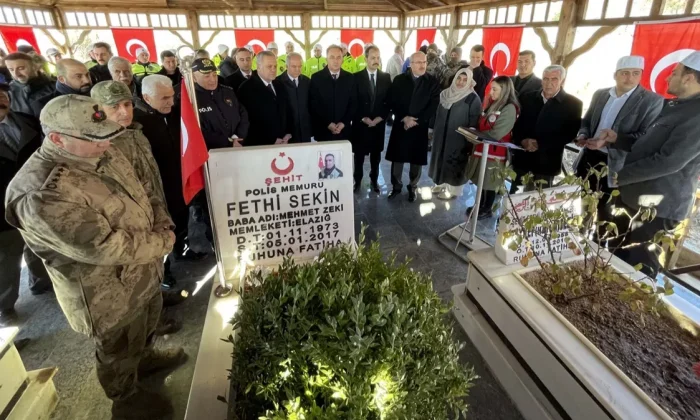 Şehit Polis Fethi Sekin kabri başında anıldı!. (video haber)