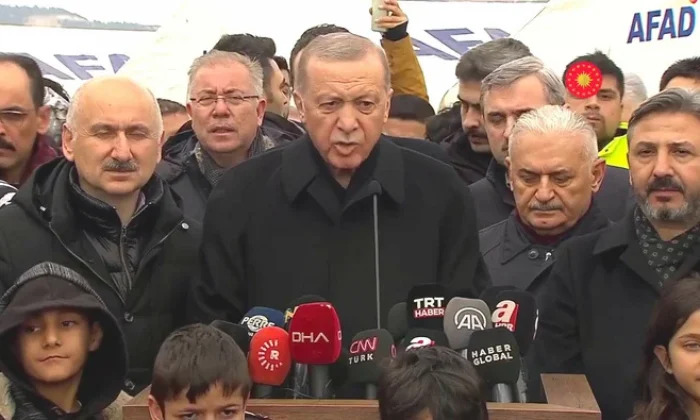 Cumhurbaşkanı Erdoğan: “Çadırlarda kalmak istemeyenlerin 1 yıllık kira bedelini ödeyeceğiz!.”