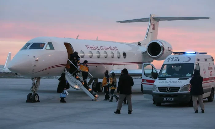 Cumhurbaşkanlığına ait TC-CBK uçağı 11 bebeği daha Ankara’ya getirdi!.