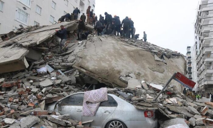 Deprem bölgesinden çarpıcı kareler!. Taş taş üzerinde kalmadı!.