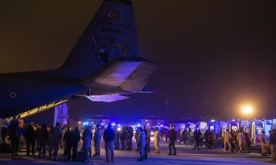 Deprem bölgesindeki 46 yaralı uçakla İstanbul’a getirildi!.