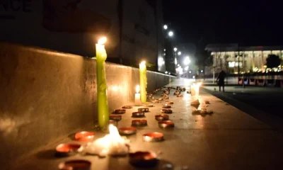 Depremde hayatını kaybedenler Arnavutluk’ta mum yakılarak anıldı!.