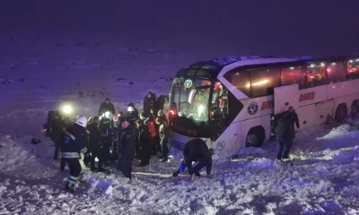 Diyarbakır’da yolcu otobüsü devrildi! 4’ü ağır 30 yaralı..