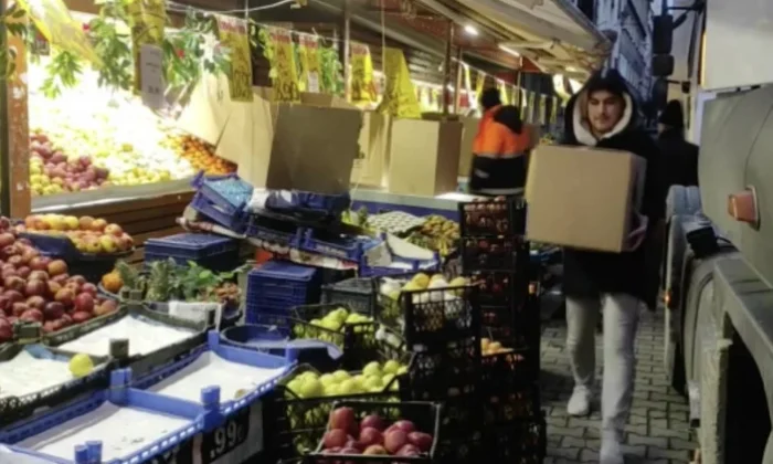 Esenyurt’ta 2 market tüm ürünlerini deprem bölgesine gönderdi!.