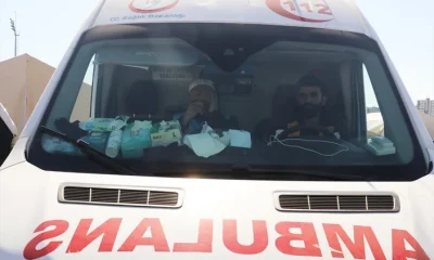 Hatay’da depremde bazı camilerin zarar görmesi nedeniyle ezanlar ambulanstan okunuyor!.