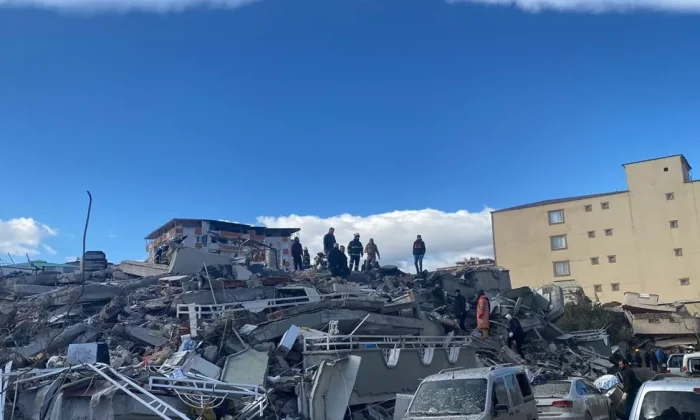 İGA, deprem bölgesine 43 araç, 200 gönüllü personel gönderdi!.