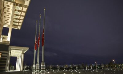 Ulusal yas ilanının ardından tüm Türkiye’de bayraklar yarıya indirildi!.