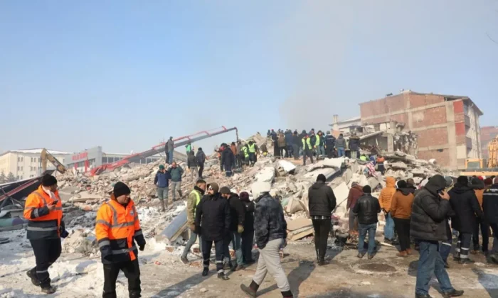 Pakistan’da okullarda Türkiye ve Suriye için bağış kampanyası başlatıldı!.