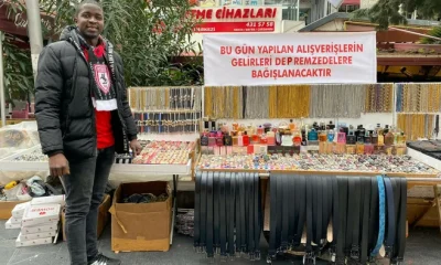 Samsun’da Senegalli seyyar satıcı Ebubekir, kazancını AFAD’a bağışladı!.